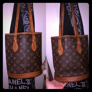 Vintage Louis Vuitton petite bucket purse